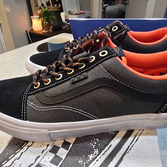 Vans X Spitfire Wheels Skate Old Skool Black/Flame Sneakers Men's Size 11 NEW - Picture 1 of 15